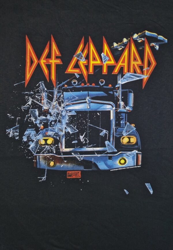 Def Leppard - On through the night T-Paita