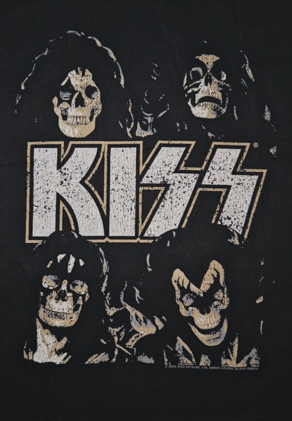Kiss Skulls longsleeve T-Paita